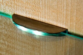 Фото Furnika Светодиодный светильник-клипса ZETA для стеклянных полок, дневной, нержавеющая сталь
