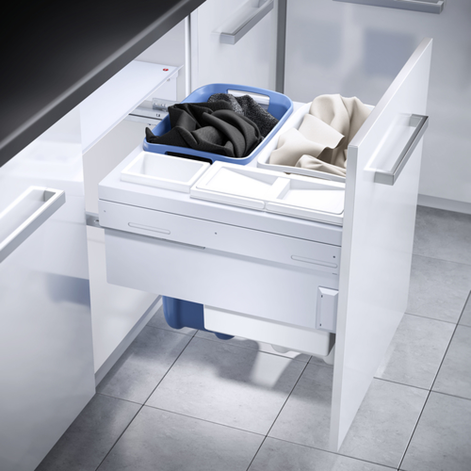 Фото №1  Hailo Система хранения белья LAUNDRY CARRIER 80 л, выдвижной фасад 600 мм, белый/синий